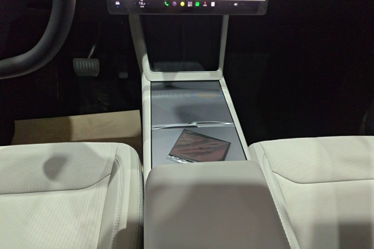 Tesla Model Y 2026 car image #14