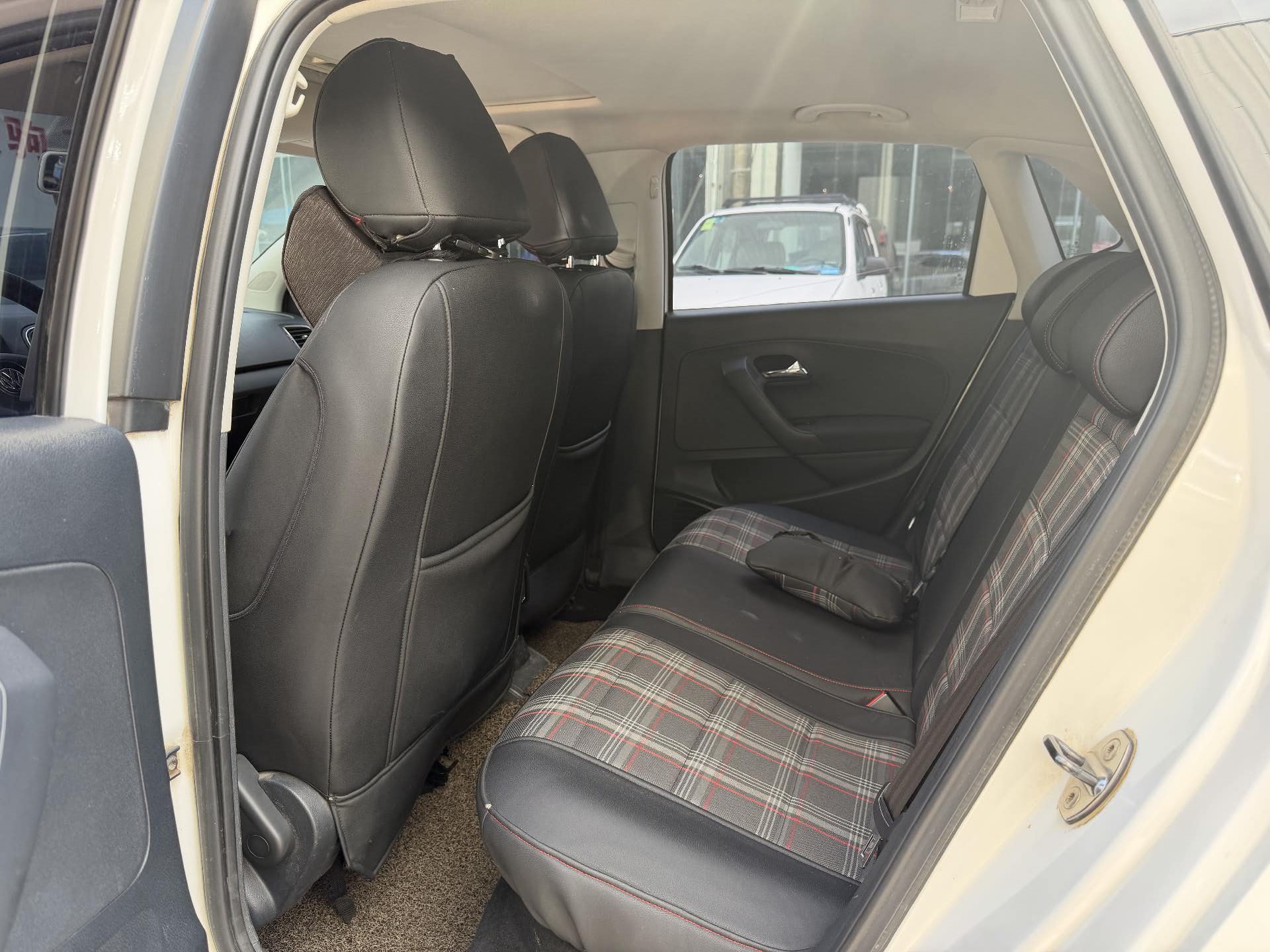 Volkswagen Polo 2016 car image #9