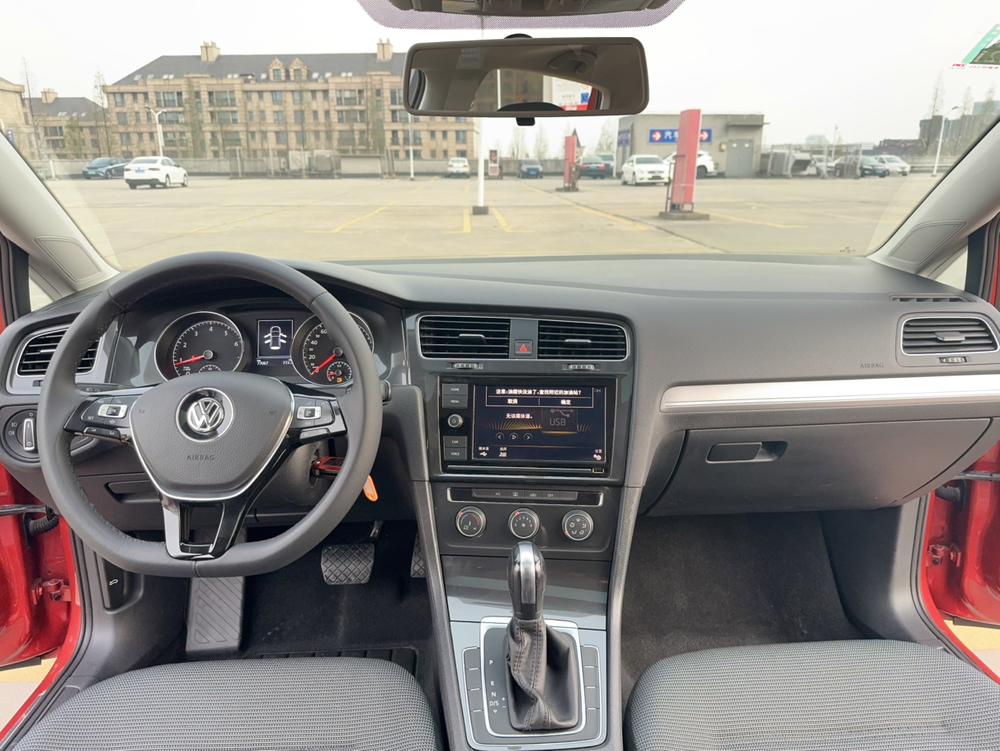 Volkswagen Golf 2019 car image #10