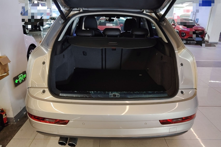 Audi Q3 2018 car image #19