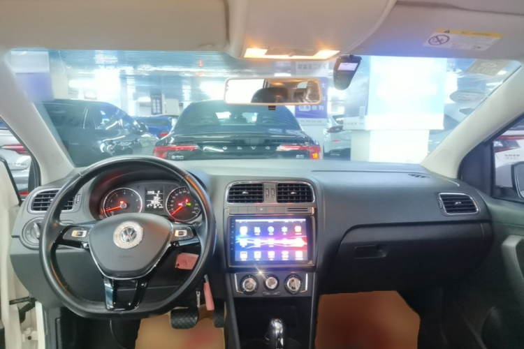 Volkswagen Polo 2017 car image #10