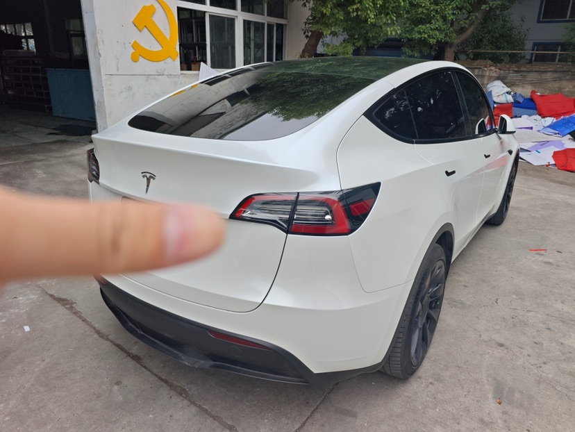 Tesla Model Y 2022 car image #2