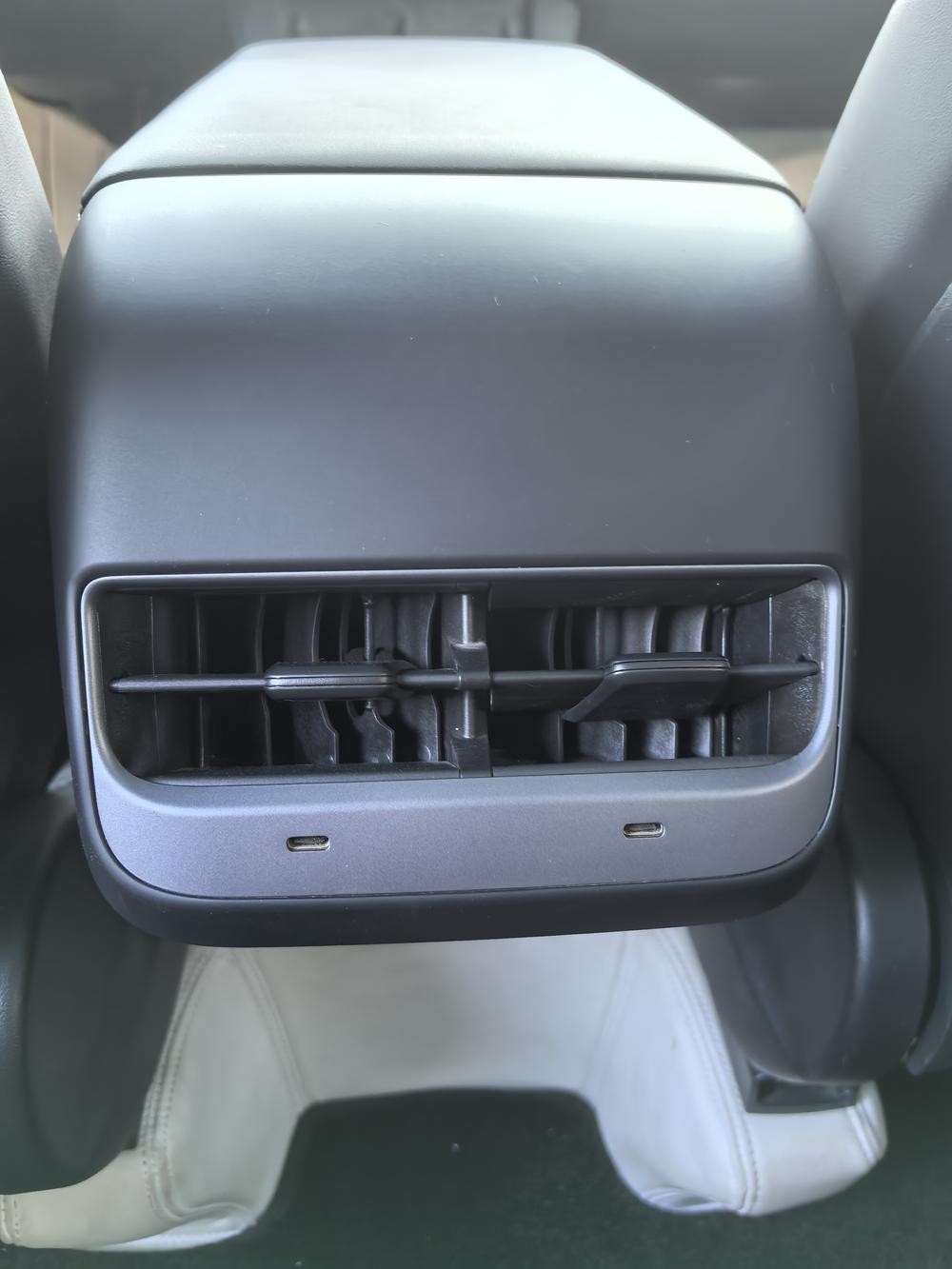 Tesla Model Y 2024 #9 Tesla Model Y 2024 car image #9
