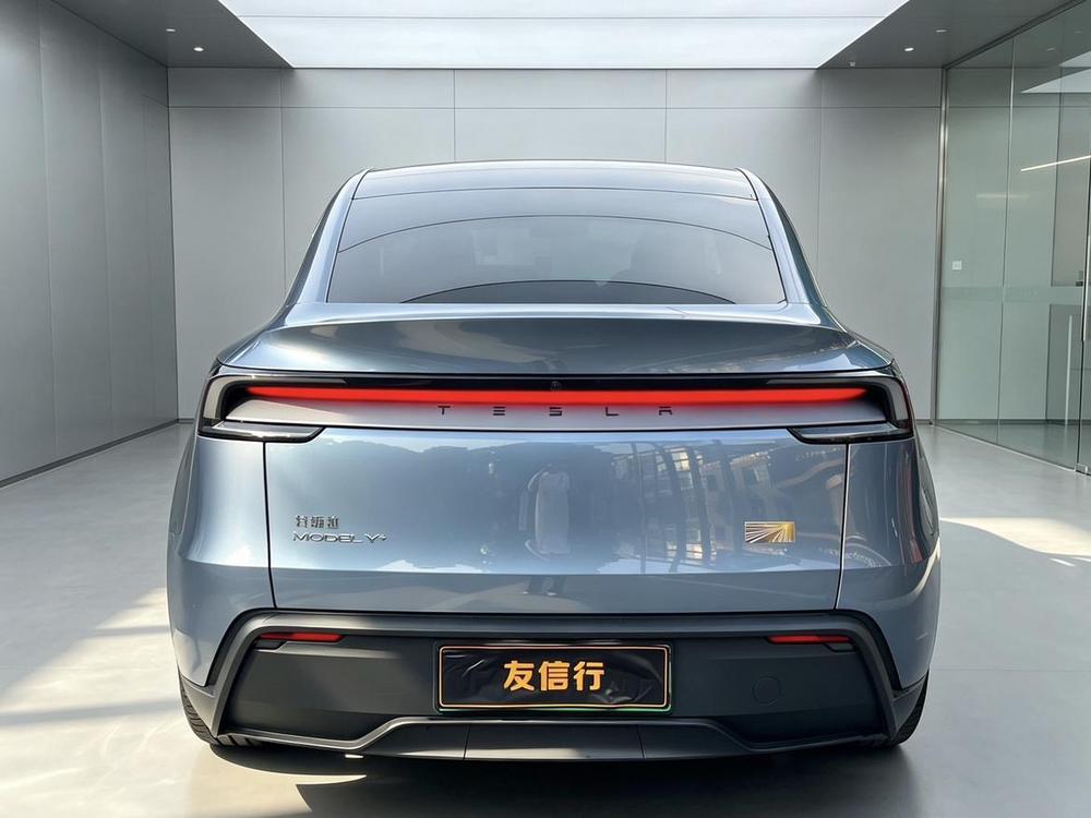 Tesla Model Y 2025 #6 Tesla Model Y 2025 immagine di auto #6