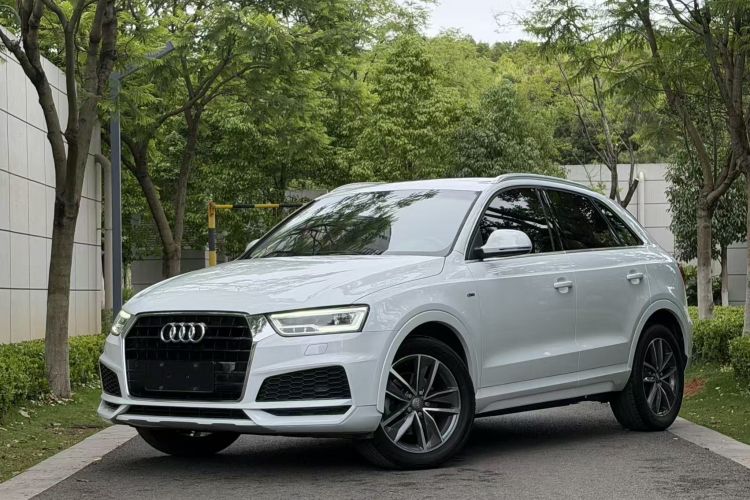 Audi Q3 2019 car image #2