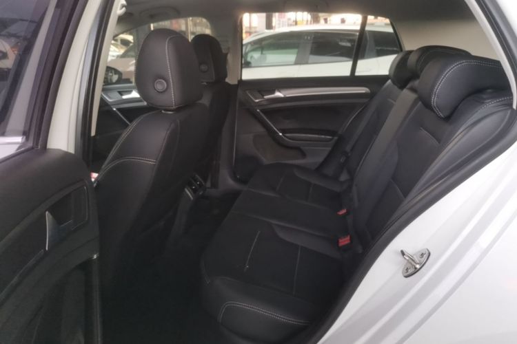 Volkswagen Golf 2017 car image #13