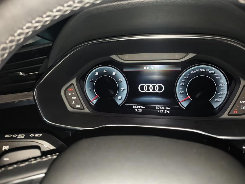 Audi Q3 2023 car image #5