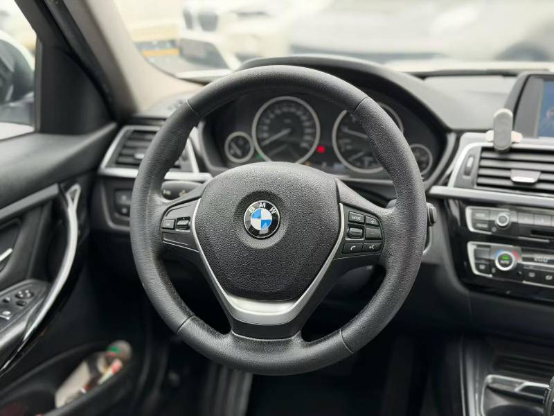 BMW 3 Series 2017 #2 BMW 3 Series 2017 car image #2