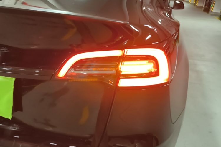 Tesla Model Y 2022 immagine di auto #8