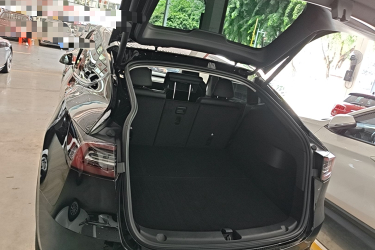 Tesla Model Y 2023 car image #19