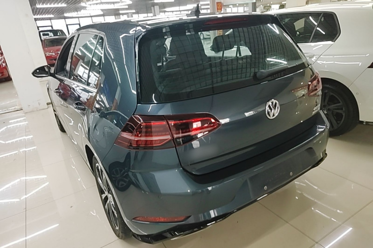 Volkswagen Golf 2020 car image #5
