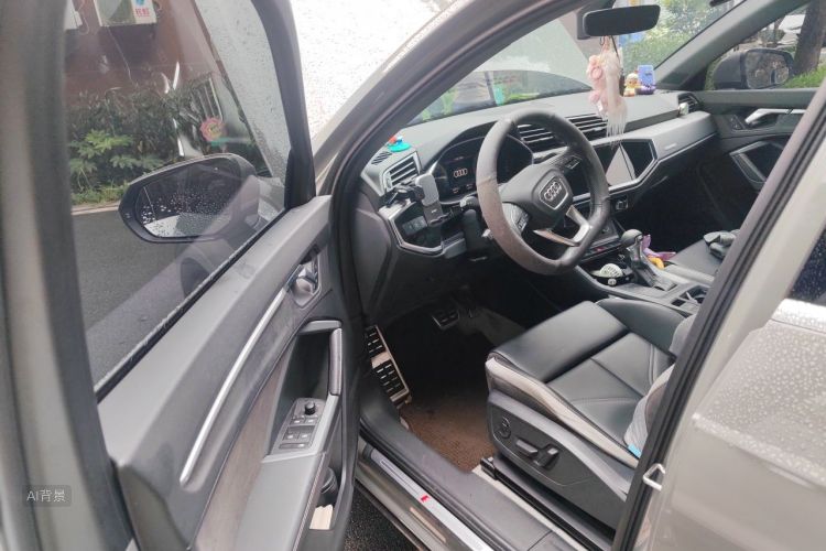 Audi Q3 2023 car image #18
