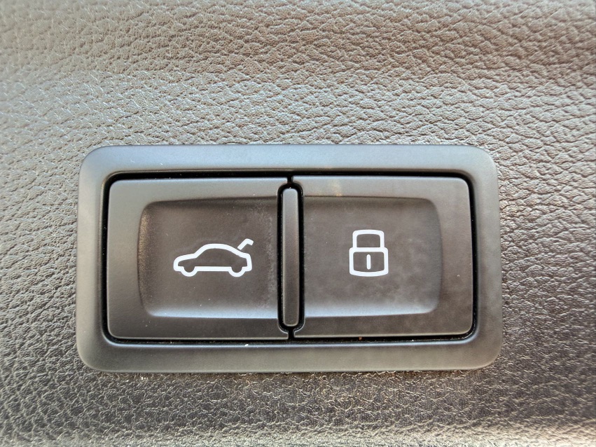 Audi Q3 2022 car image #14