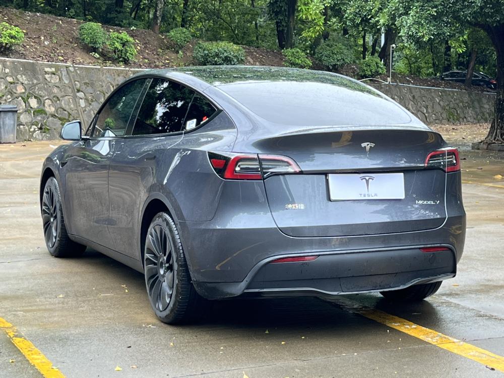 Tesla Model Y 2022 #4 Tesla Model Y 2022 car image #4
