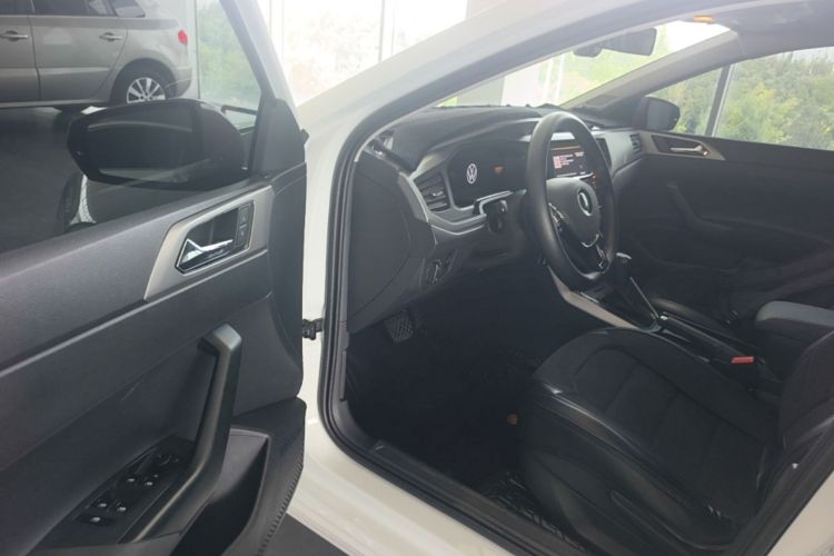 Volkswagen Polo 2023 car image #16