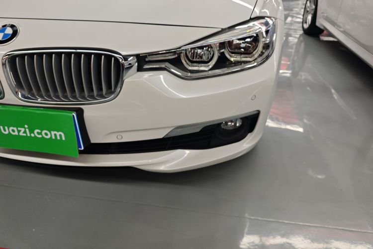 BMW 3 Series 2018 car image #23