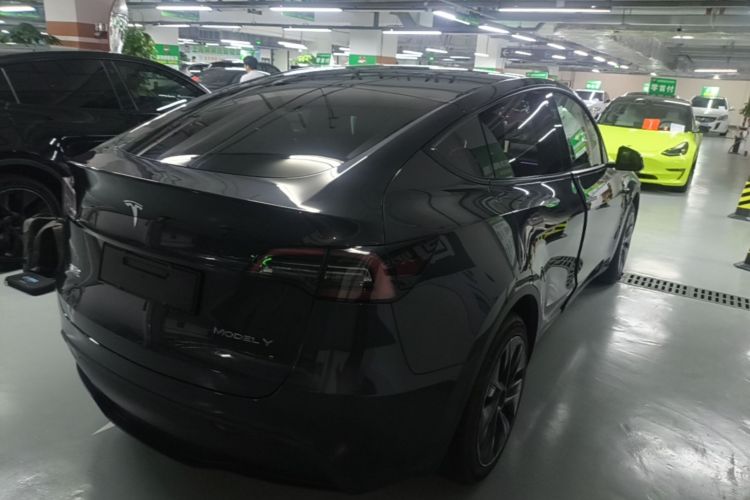 Tesla Model Y 2024 car image #7