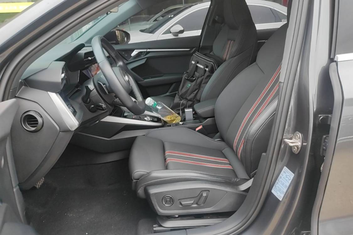 Audi A3 2023 immagine di auto #12