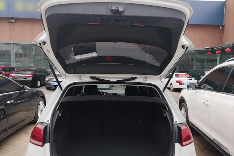 Volkswagen Golf 2019 car image #19