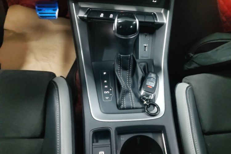 Audi Q3 2020 car image #14