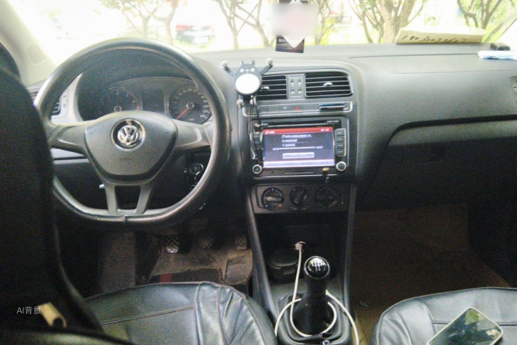 Volkswagen Polo 2015 car image #11