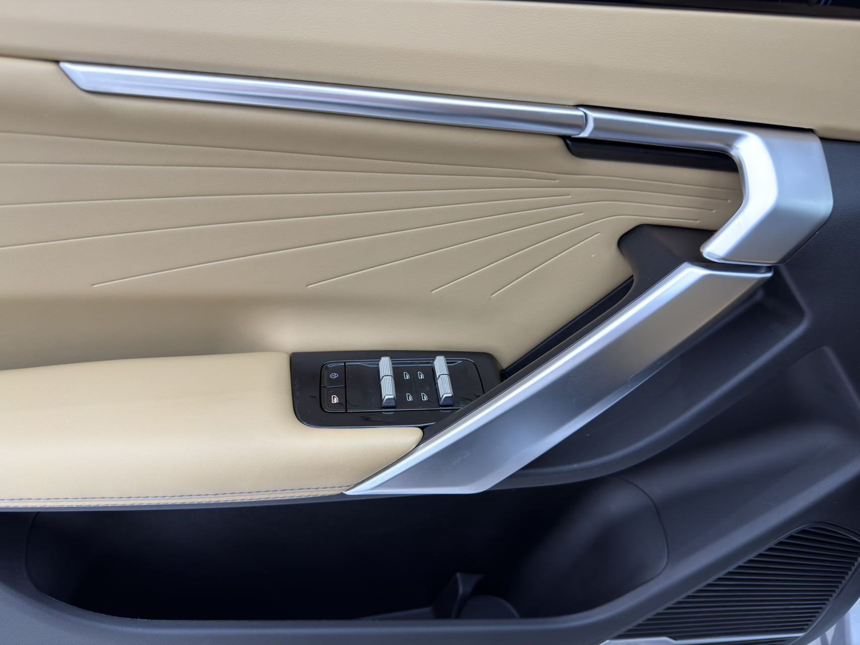 GEELY Boyue L 2023 car image #8