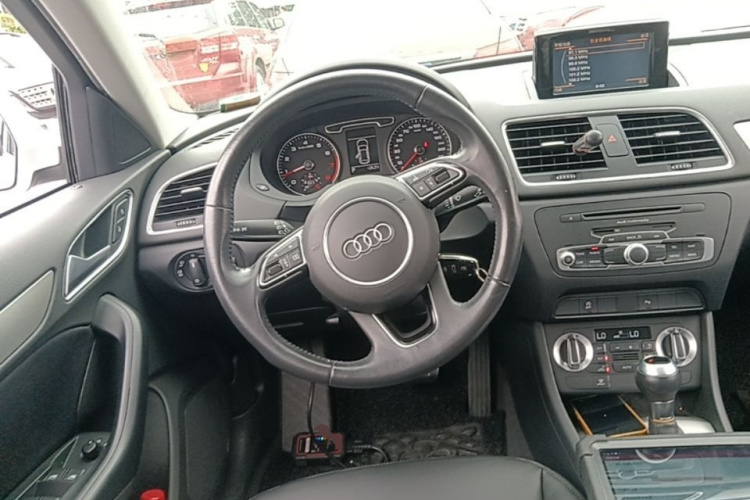 Audi Q3 2016 car image #15
