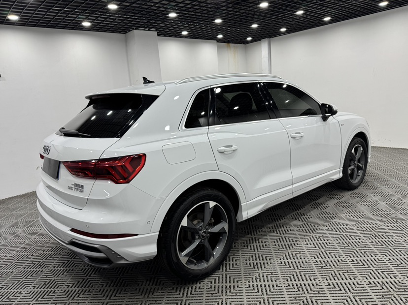 Audi Q3 2022 car image #7