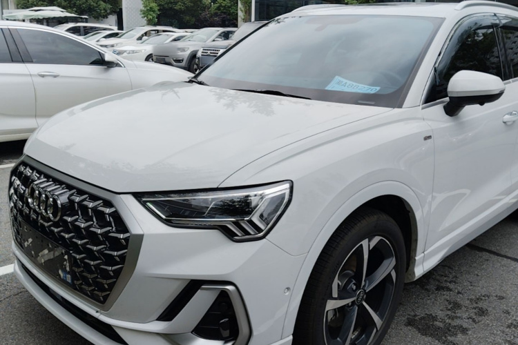 Audi Q3 2025 #2 Audi Q3 2025 car image #2