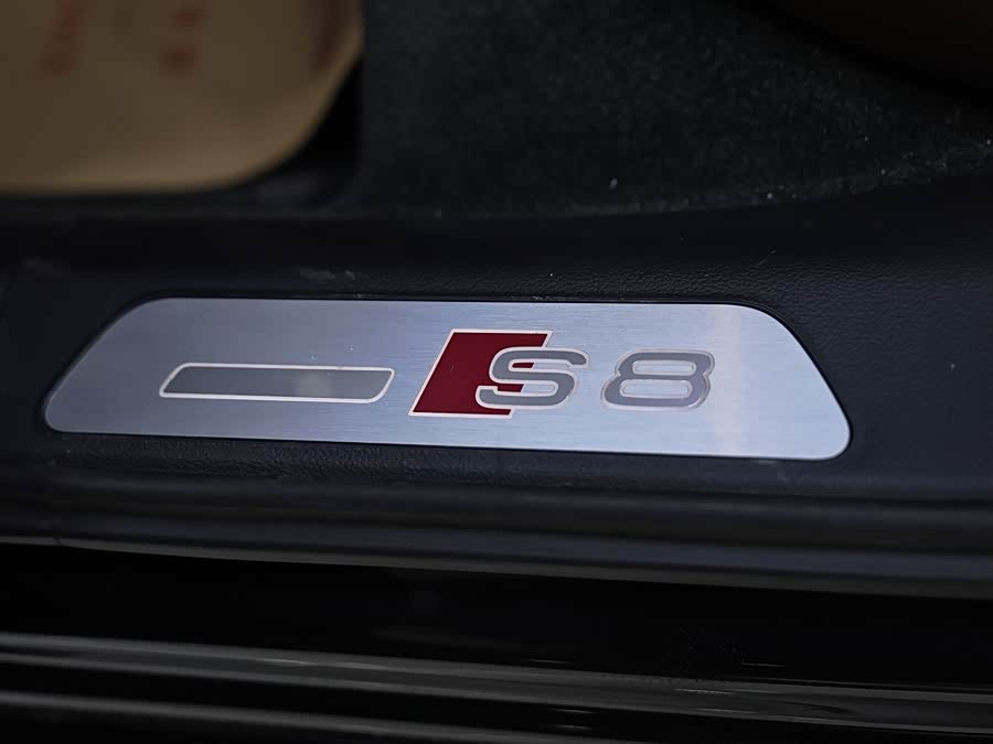 Audi S8 2015 car image #19