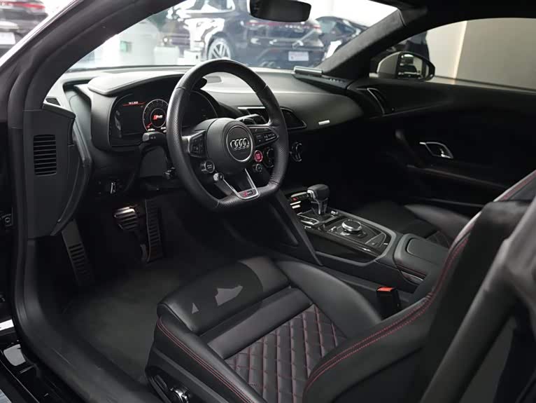 Audi R8 2022 car image #19