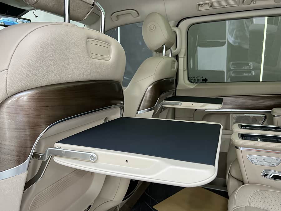 Mercedes-Benz V Class 2022 immagine di auto #19