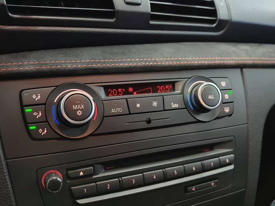 BMW 1 Series M 2012 car image #19