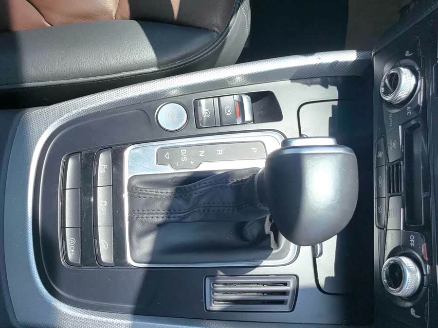 Audi Q5 2016 car image #19