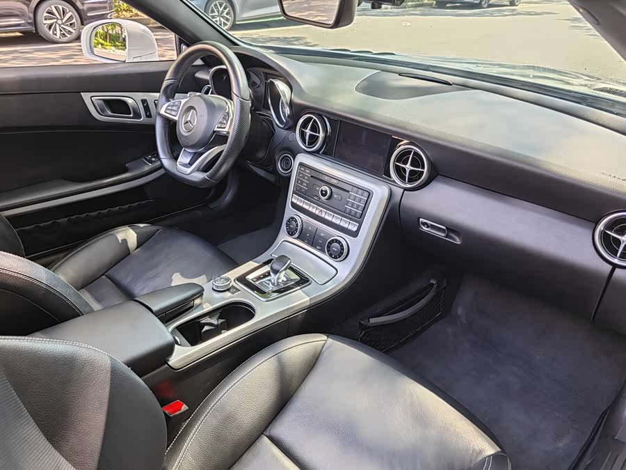 Mercedes-Benz SLC Class 2017 car image #19