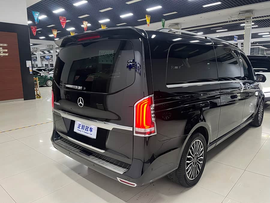 Mercedes-Benz V Class 2018 immagine di auto #19