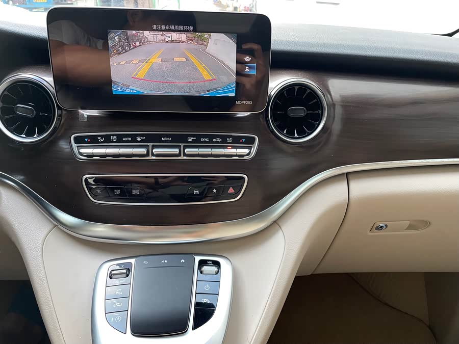 Mercedes-Benz V Class 2022 immagine di auto #19