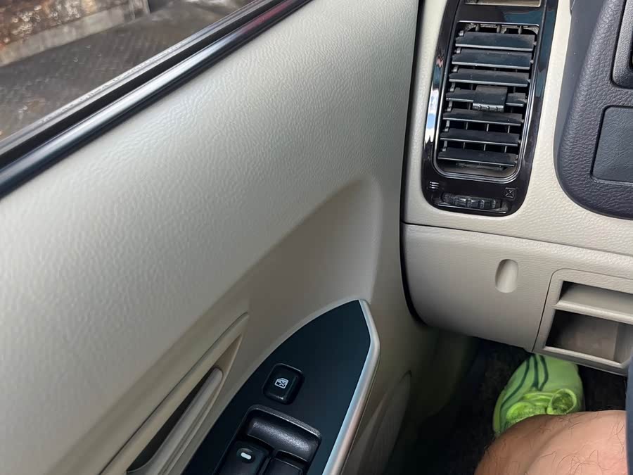 Soueast V3 Lingyue 2014 car image #19