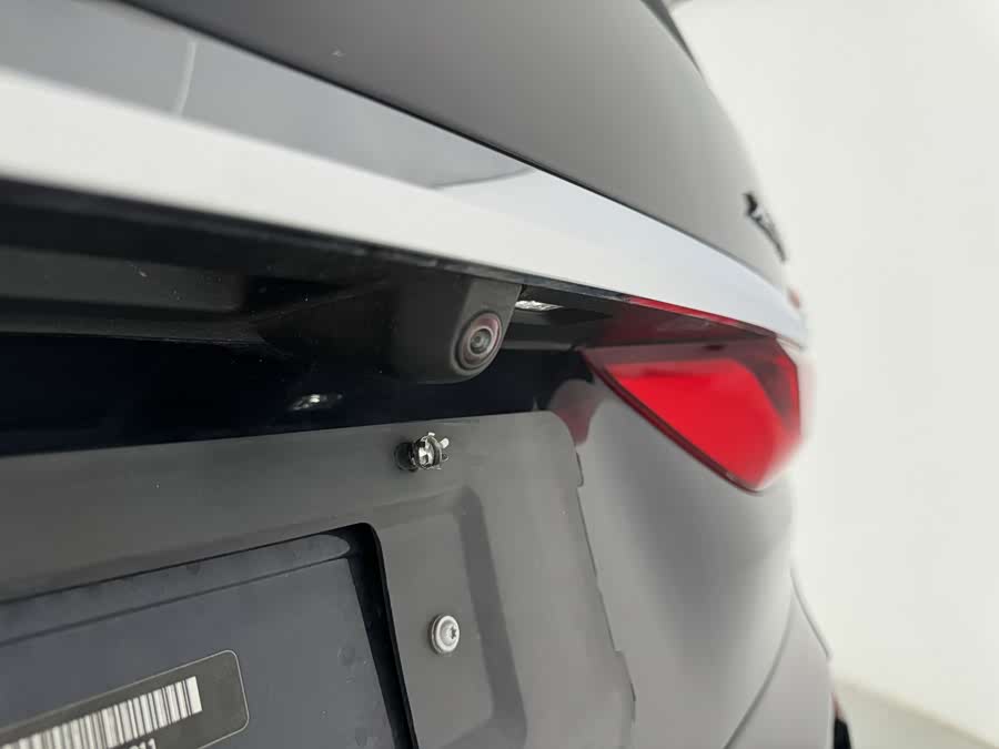 BMW X7 2020 car image #19