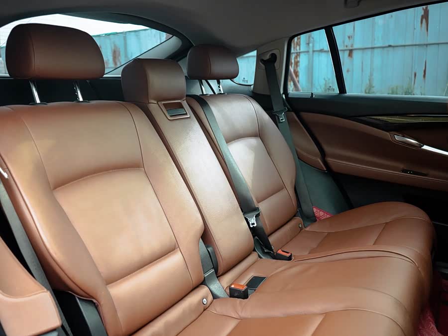 BMW 5 Series GT 2012 immagine di auto #19