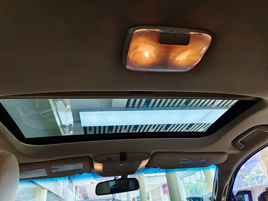 Toyota Sequoia 2018 immagine di auto #19