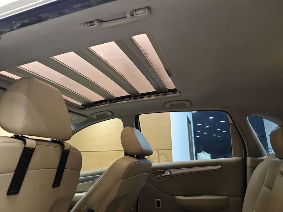 Mercedes-Benz B Class 2011 car image #19