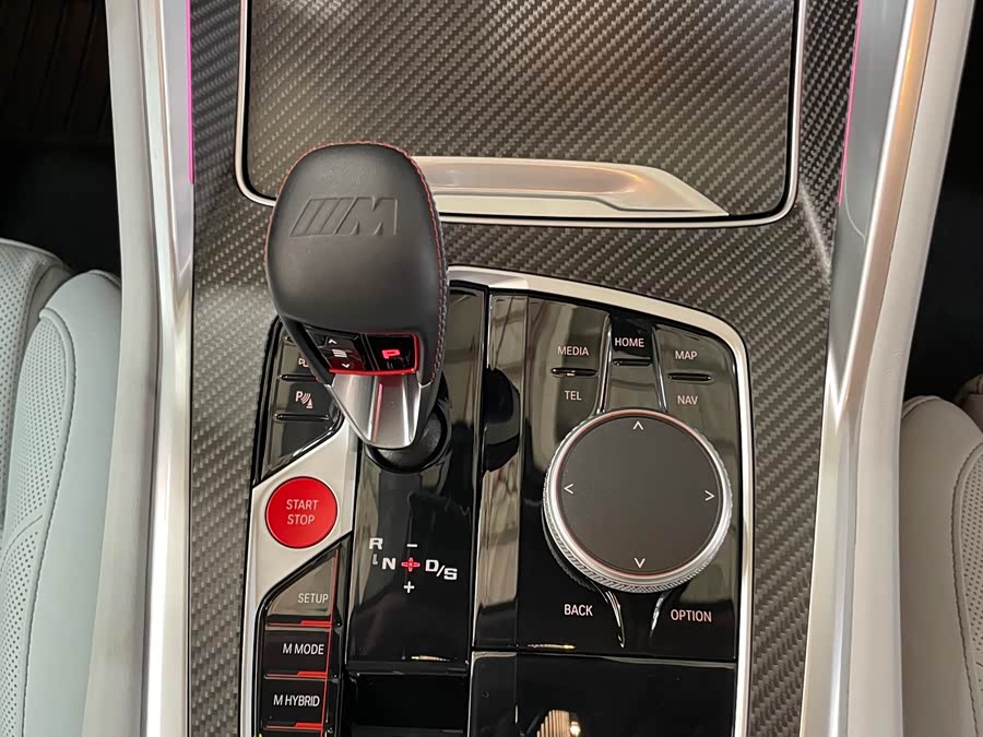 BMW XM 2024 immagine di auto #19