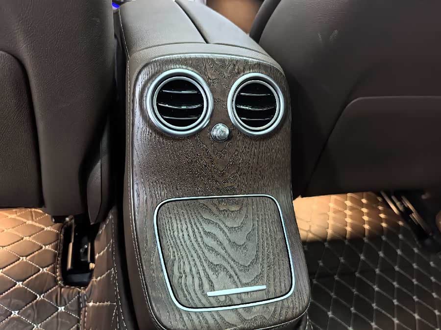 Mercedes-Benz E Class New Energy 2023 car image #19