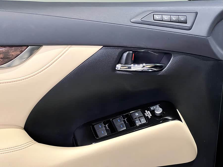 Toyota Alphard 2021 car image #19