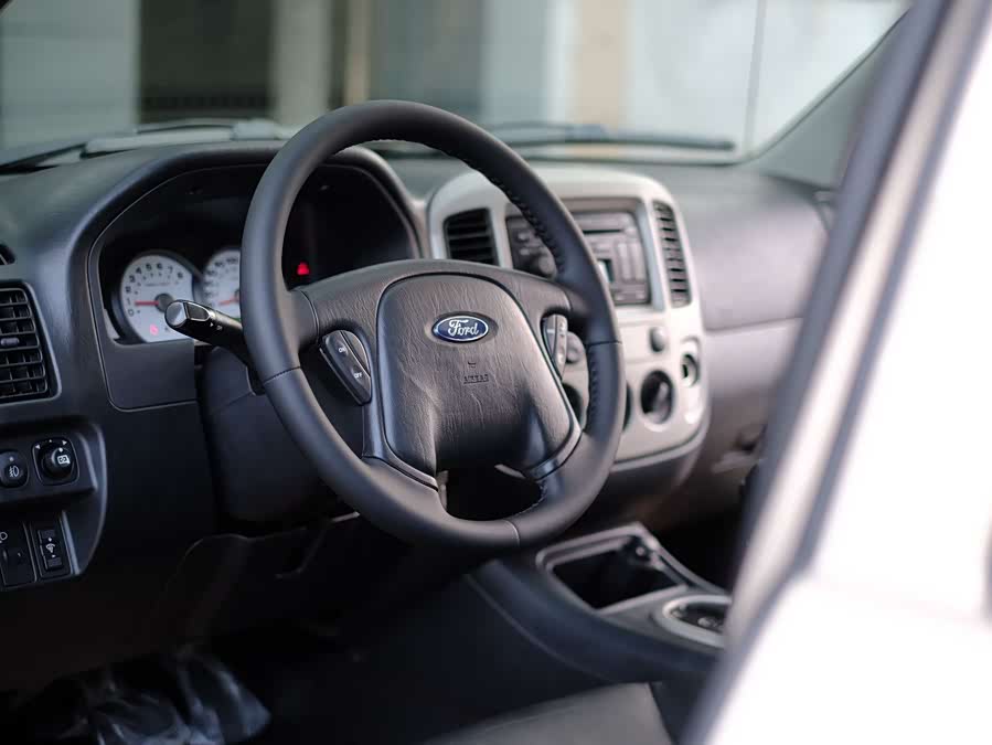 Ford Escape (Imported) 2007 immagine di auto #19