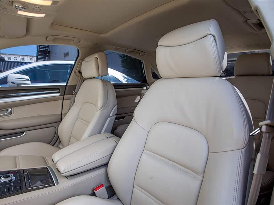 Audi S8 2009 car image #19