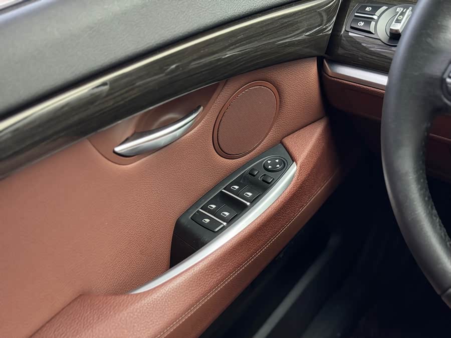 BMW 5 Series GT 2017 #19 BMW 5 Series GT 2017 صورة سيارة #19