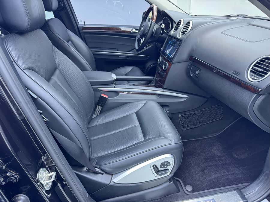 Mercedes-Benz GL Class 2011 car image #19