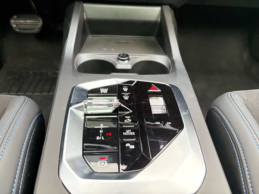 BMW 2 Series 2024 car image #19